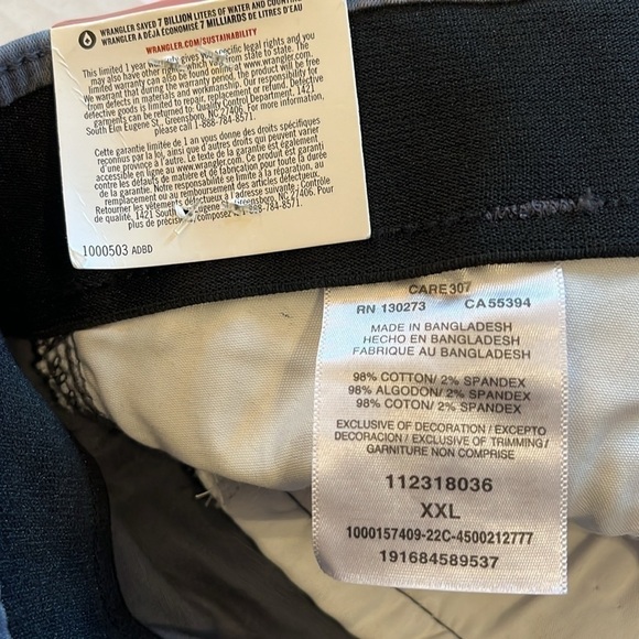 NWT-wrangler-XXL-pewter(gray)-ultra flex, flat front, straight fit shorts - Picture 11 of 15